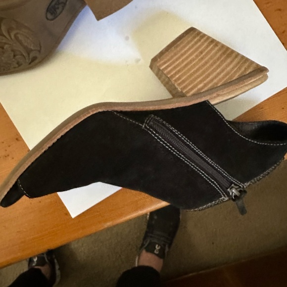 Soft brand open heel and toe booties stacked heel black suede side zip. - Picture 9 of 9